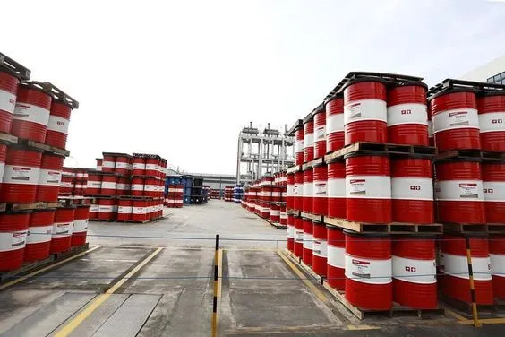 Бочки з мастильними матеріалами Sinopec